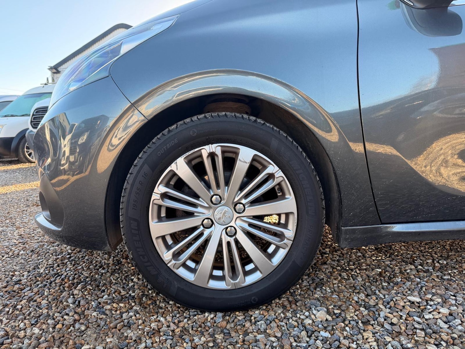 Used Peugeot 208 2017 for sale - 77097674: Photo 44