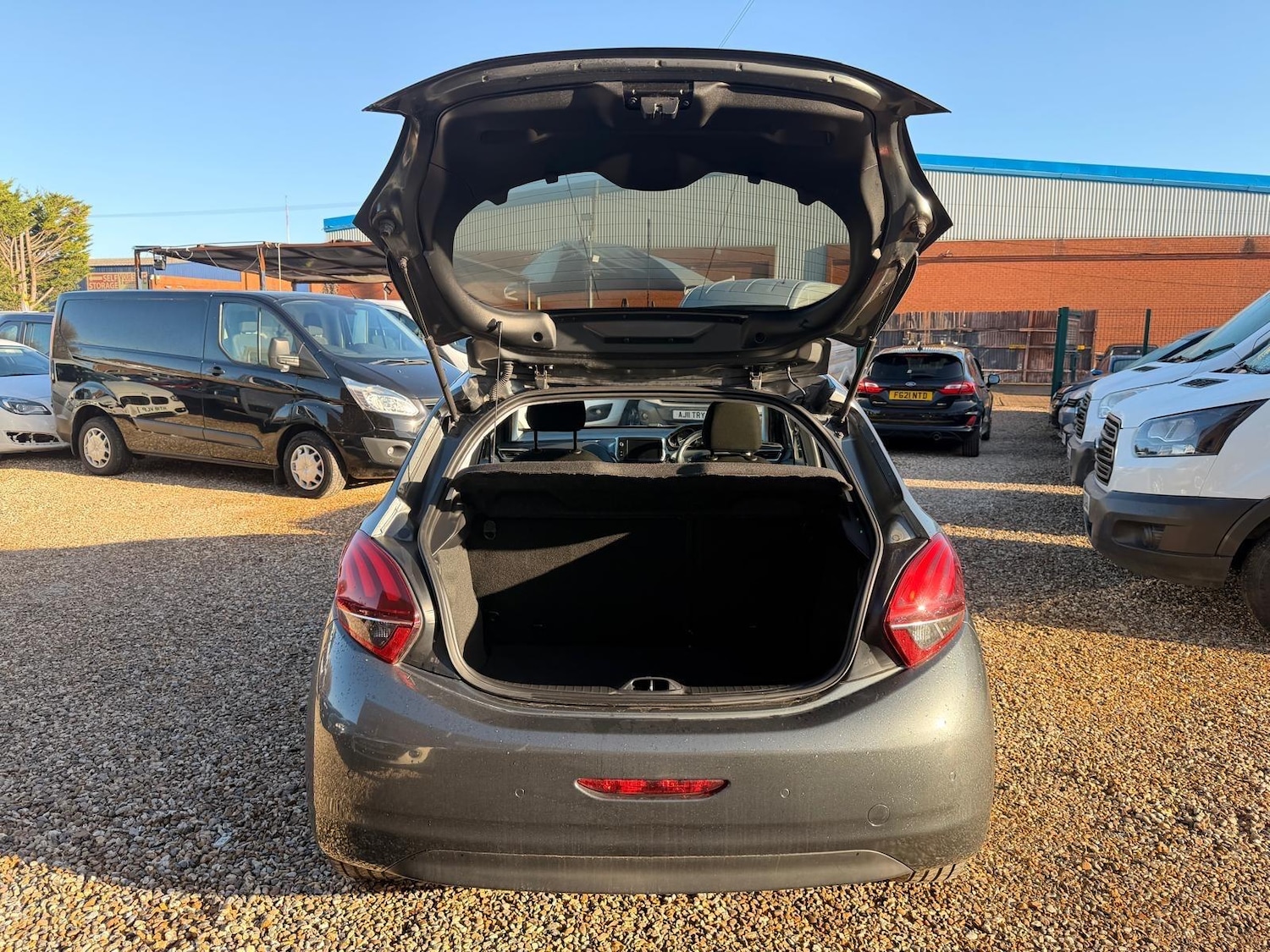 Used Peugeot 208 2017 for sale - 77097674: Photo 60