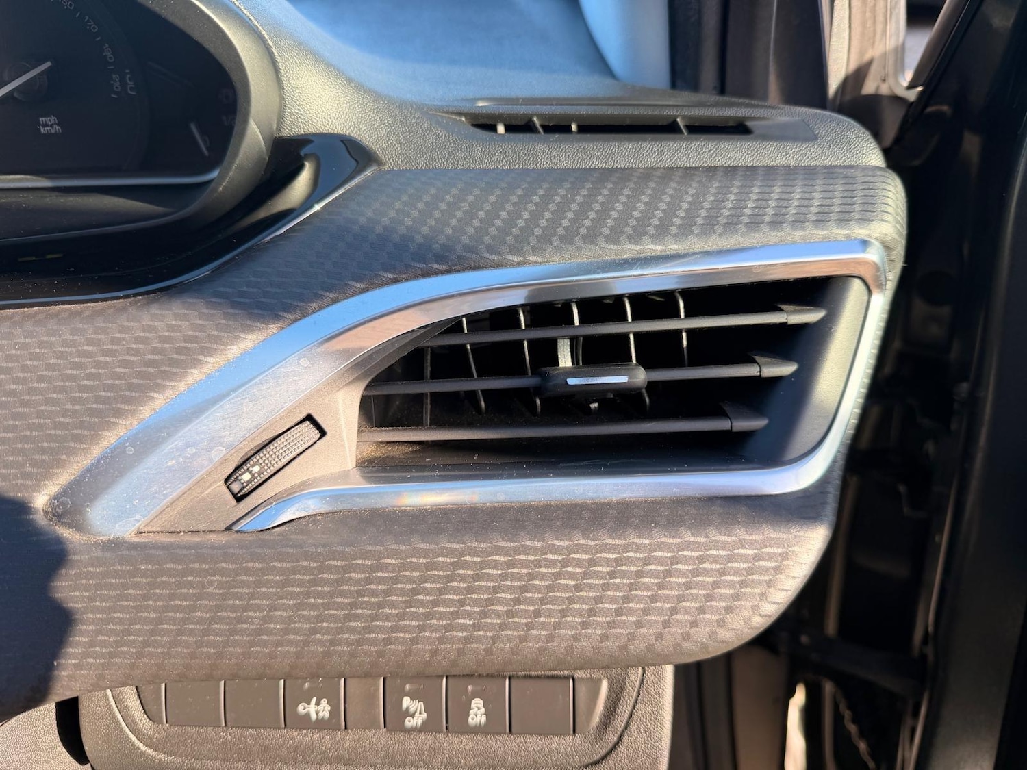 Used Peugeot 208 2017 for sale - 77097674: Photo 68