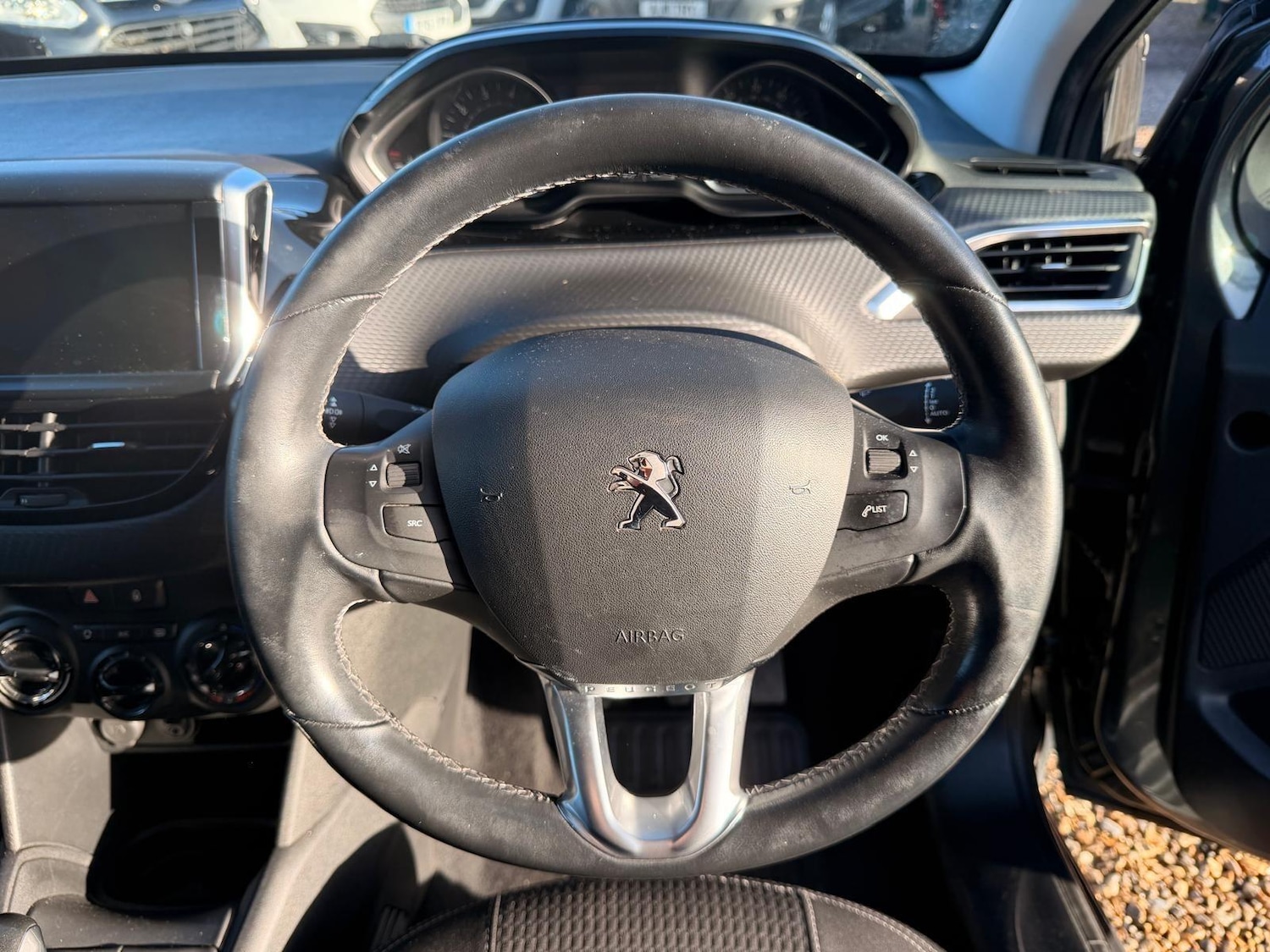 Used Peugeot 208 2017 for sale - 77097674: Photo 70