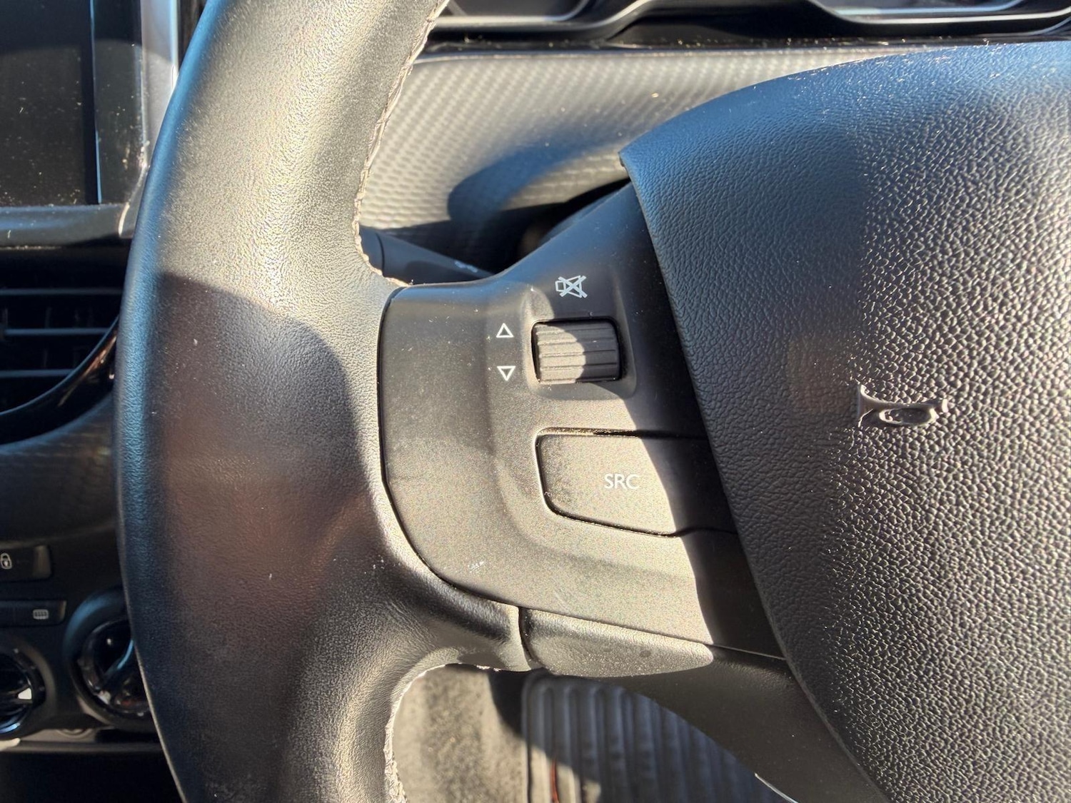 Used Peugeot 208 2017 for sale - 77097674: Photo 73