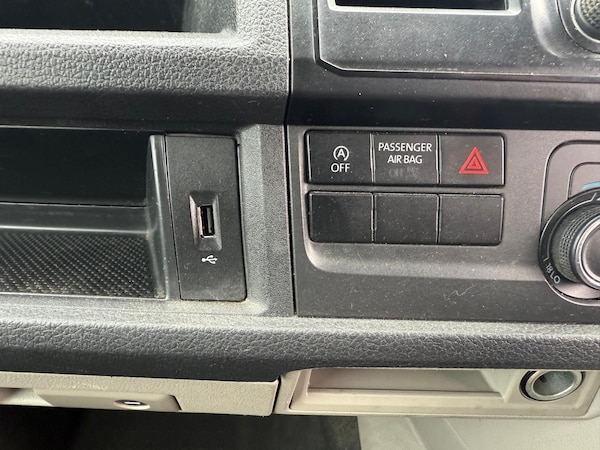 Used Volkswagen Transporter 2018 for sale - 74768596: Photo 14