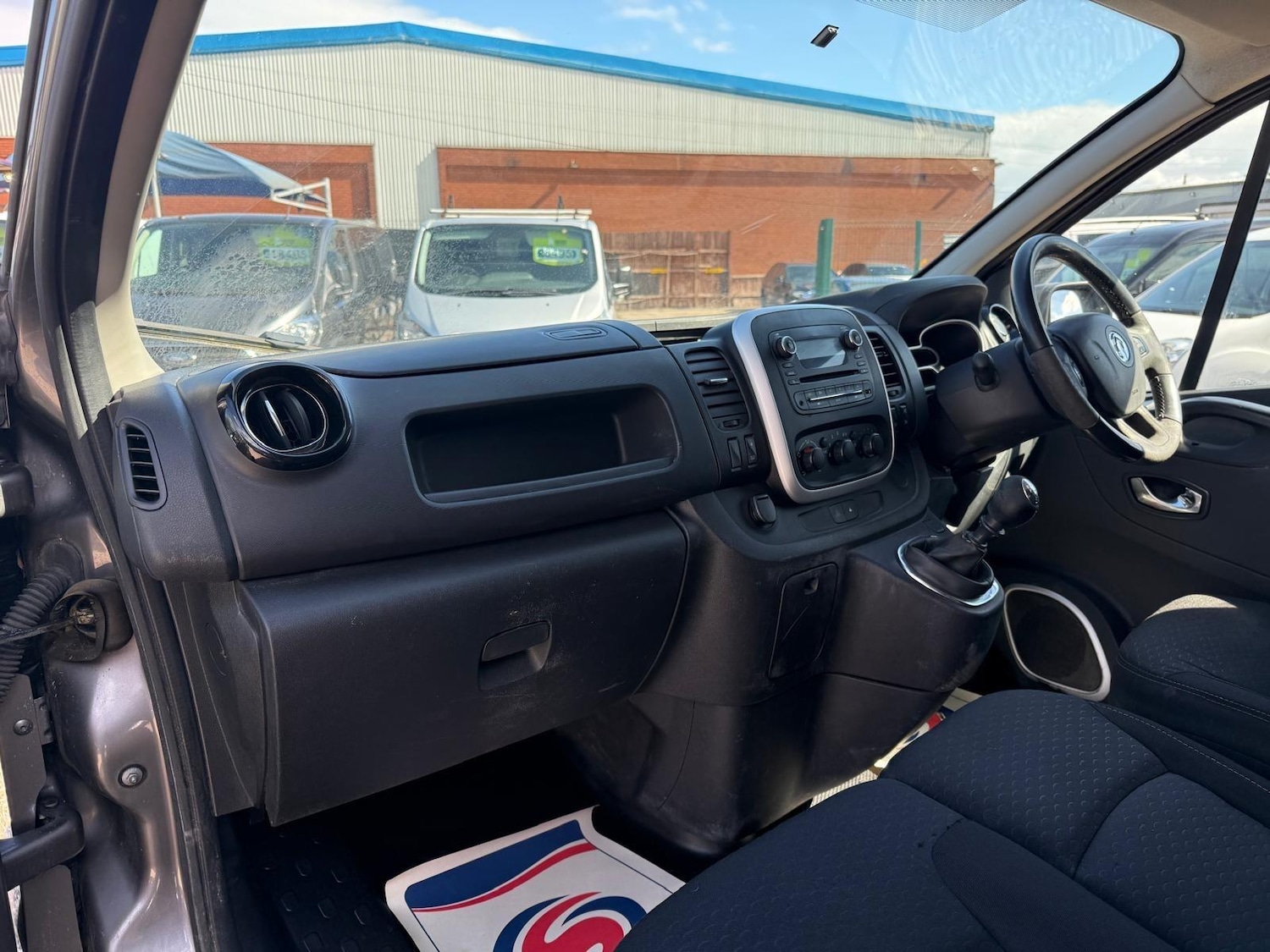 Used Vauxhall Vivaro 2015 for sale - 78086586: Photo 11