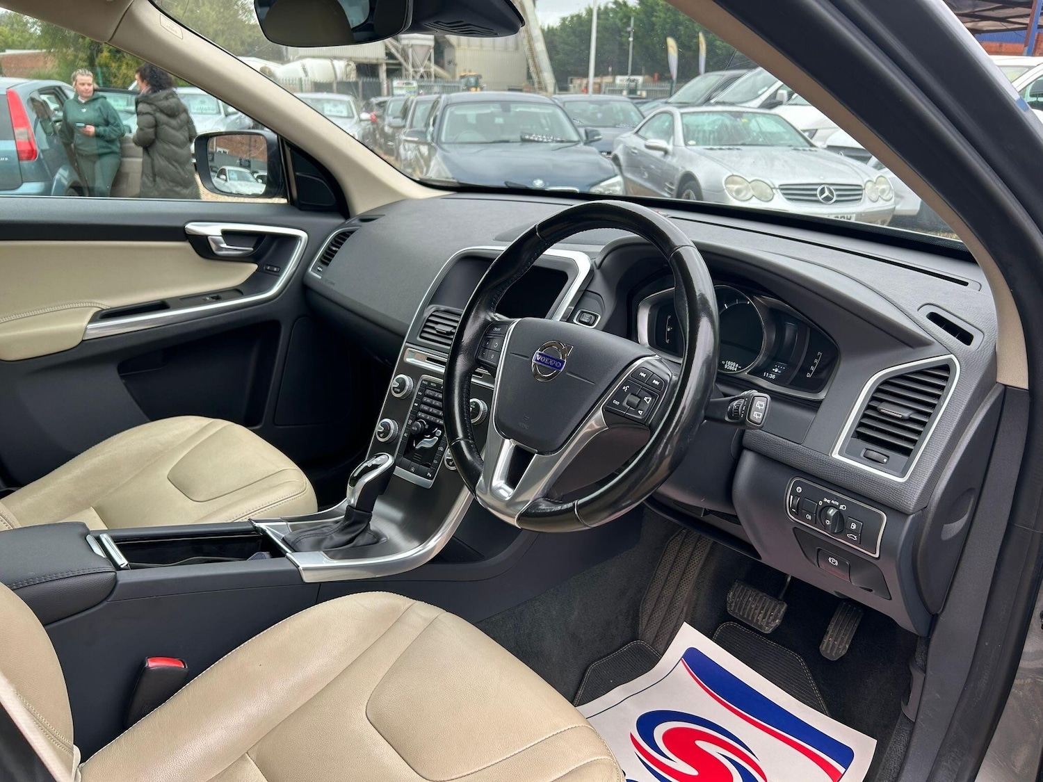 Used Volvo XC60 2015 for sale - 76987826: Photo 10