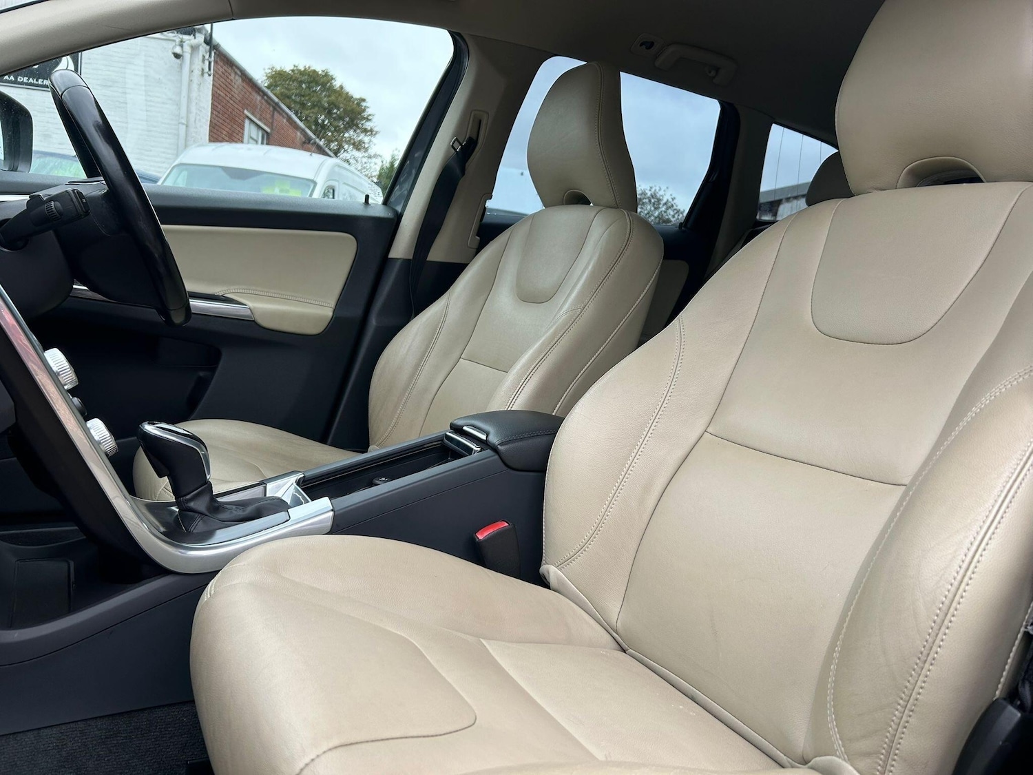 Used Volvo XC60 2015 for sale - 76987826: Photo 12