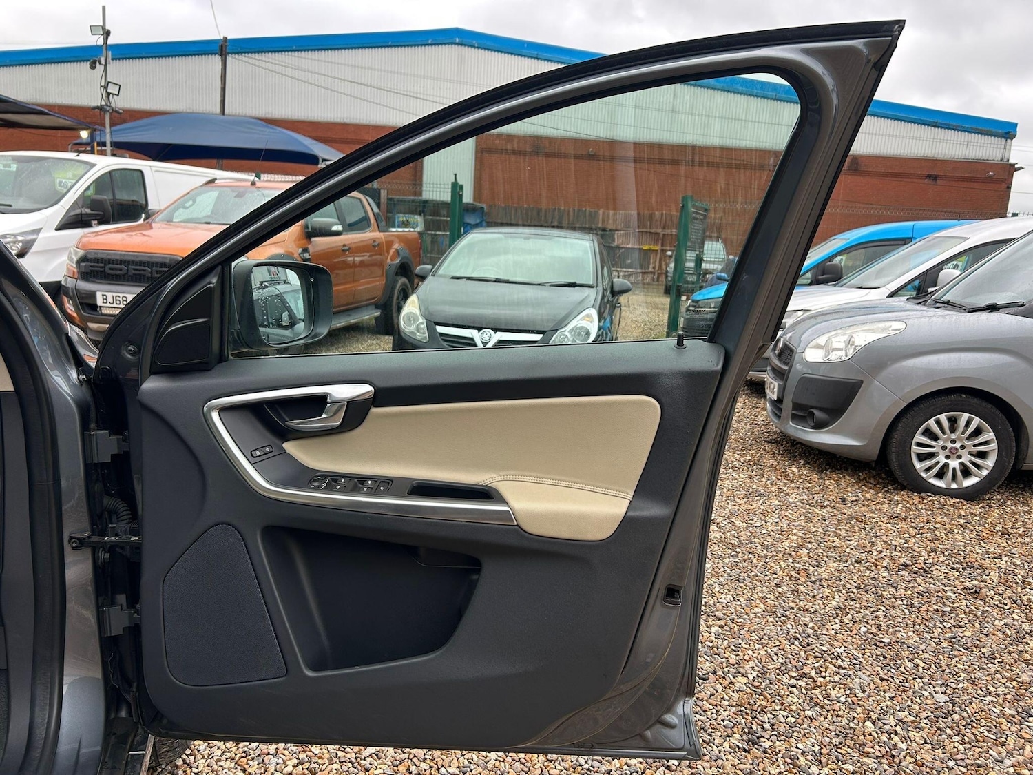 Used Volvo XC60 2015 for sale - 76987826: Photo 61