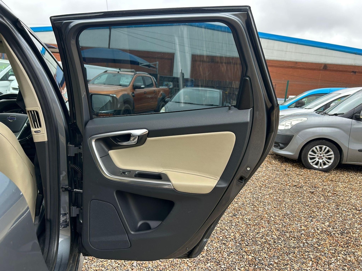 Used Volvo XC60 2015 for sale - 76987826: Photo 81