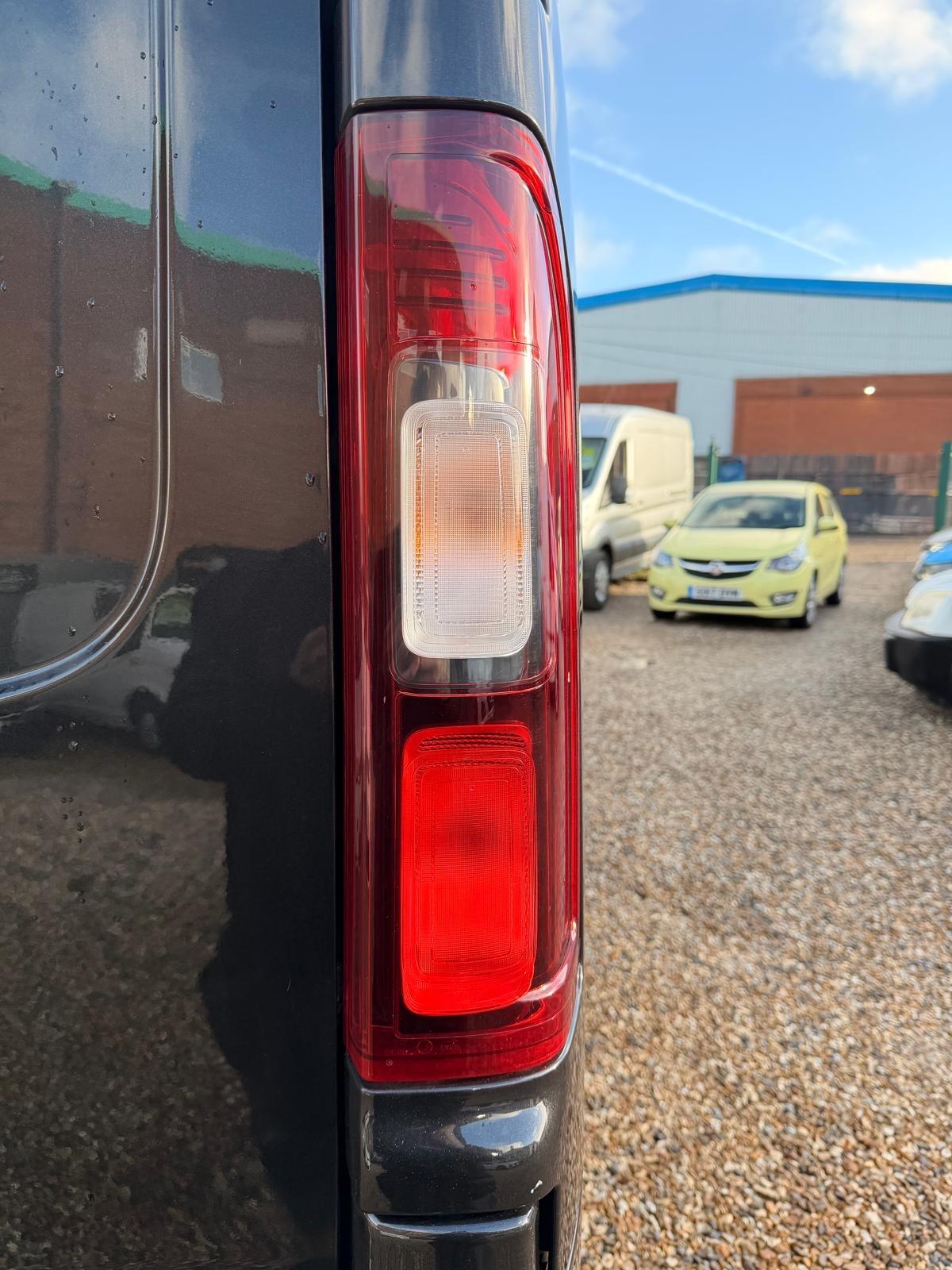 Used Vauxhall Vivaro 2017 for sale - 76573229: Photo 76