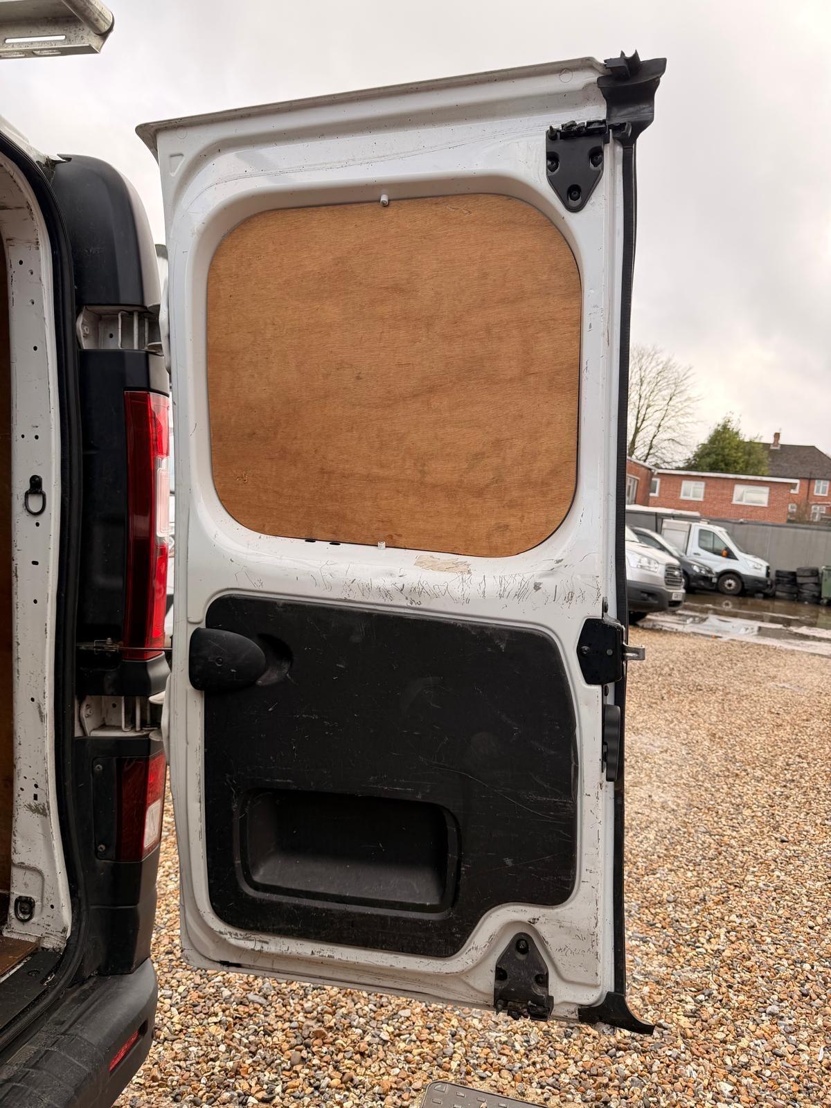 Used Vauxhall Vivaro 2015 for sale - 77478755: Photo 56