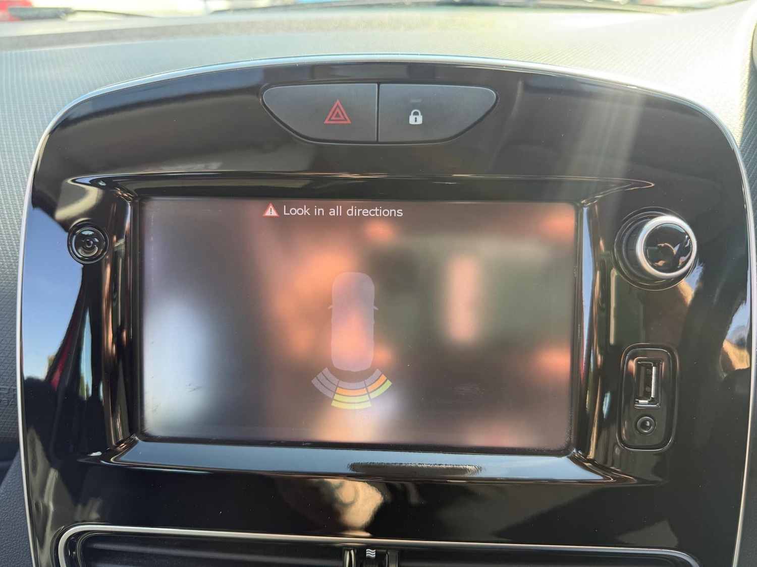 Used Renault Clio 2018 for sale - 76991153: Photo 23