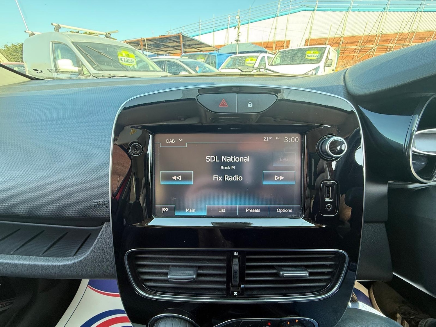 Used Renault Clio 2018 for sale - 76991153: Photo 33