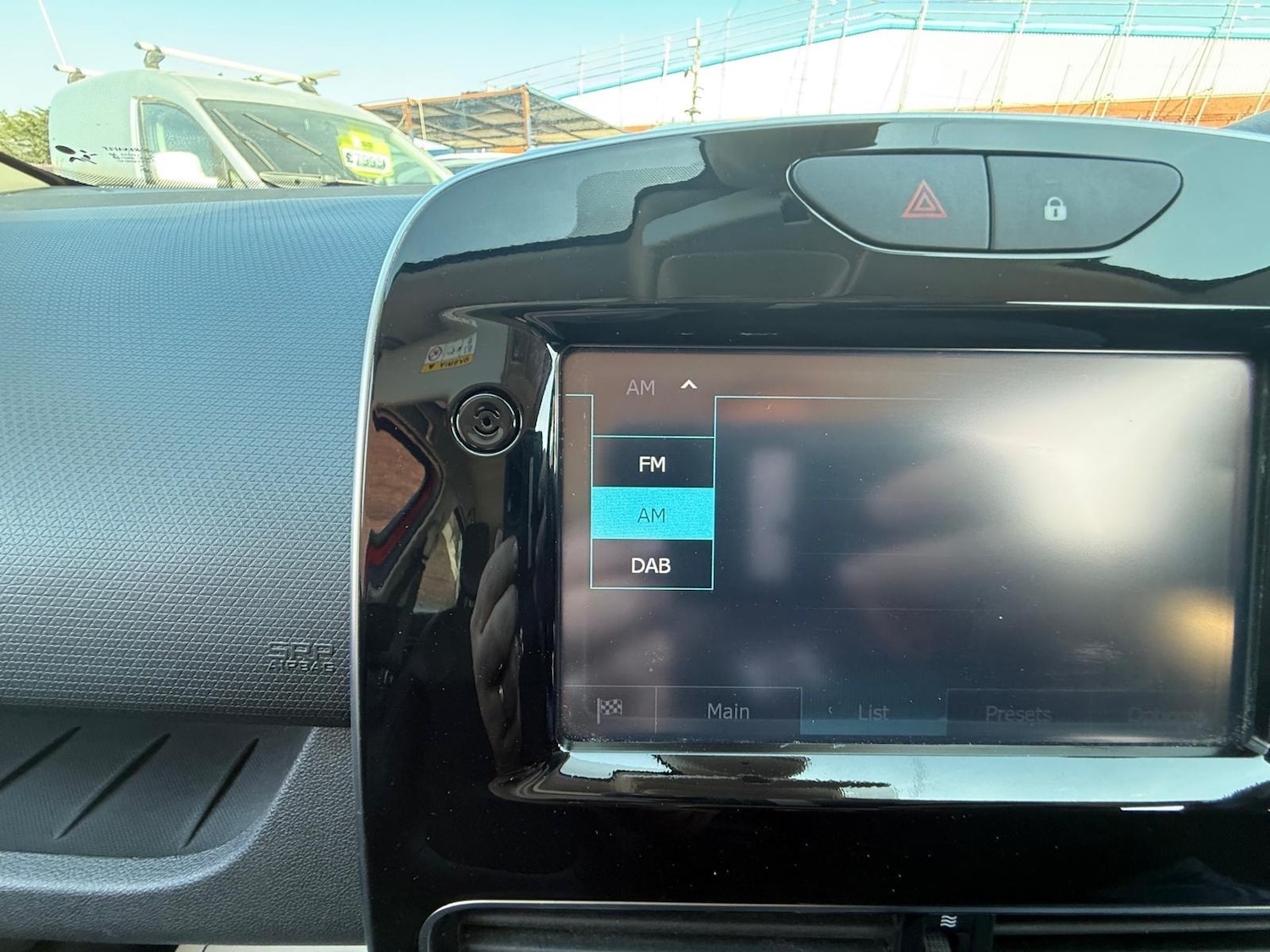 Used Renault Clio 2018 for sale - 76991153: Photo 35