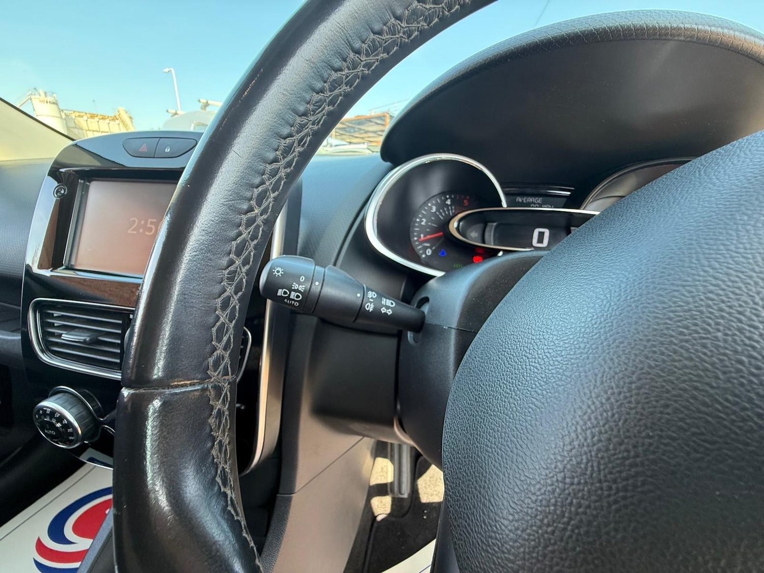 Used Renault Clio 2018 for sale - 76991153: Photo 39