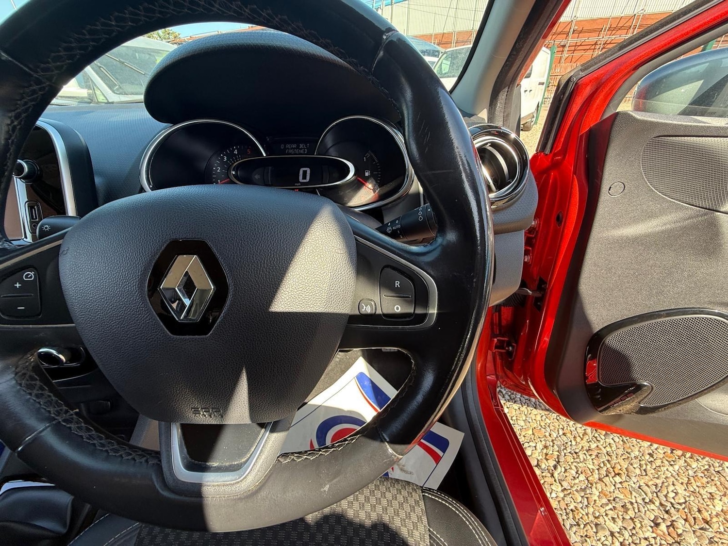 Used Renault Clio 2018 for sale - 76991153: Photo 44