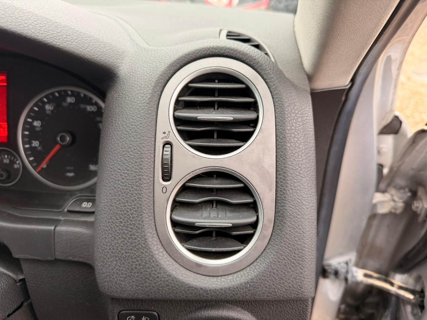 Used Volkswagen Tiguan 2008 for sale - 77908539: Photo 39