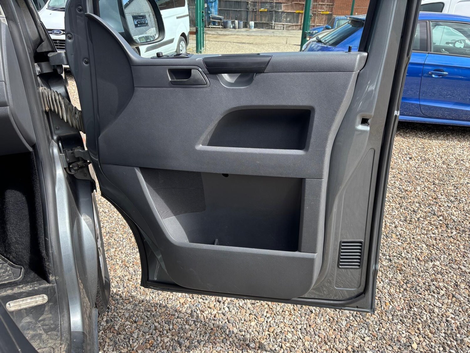 Used Volkswagen Transporter Shuttle 2010 for sale - 78220321: Photo 78