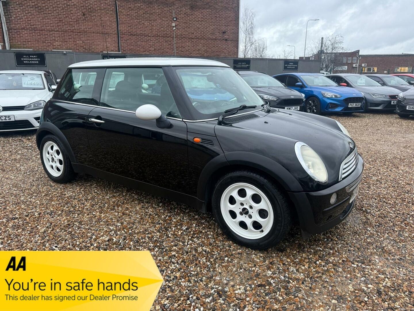 Used MINI Hatch 2004 for sale - 76866046: Photo 1