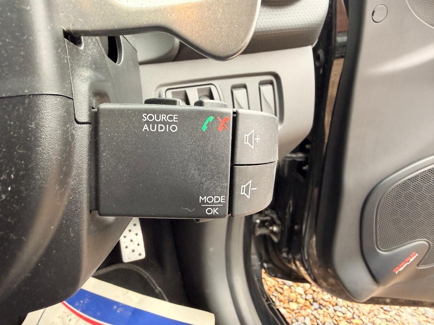 Used Renault Clio for sale - 78205359: Photo 46