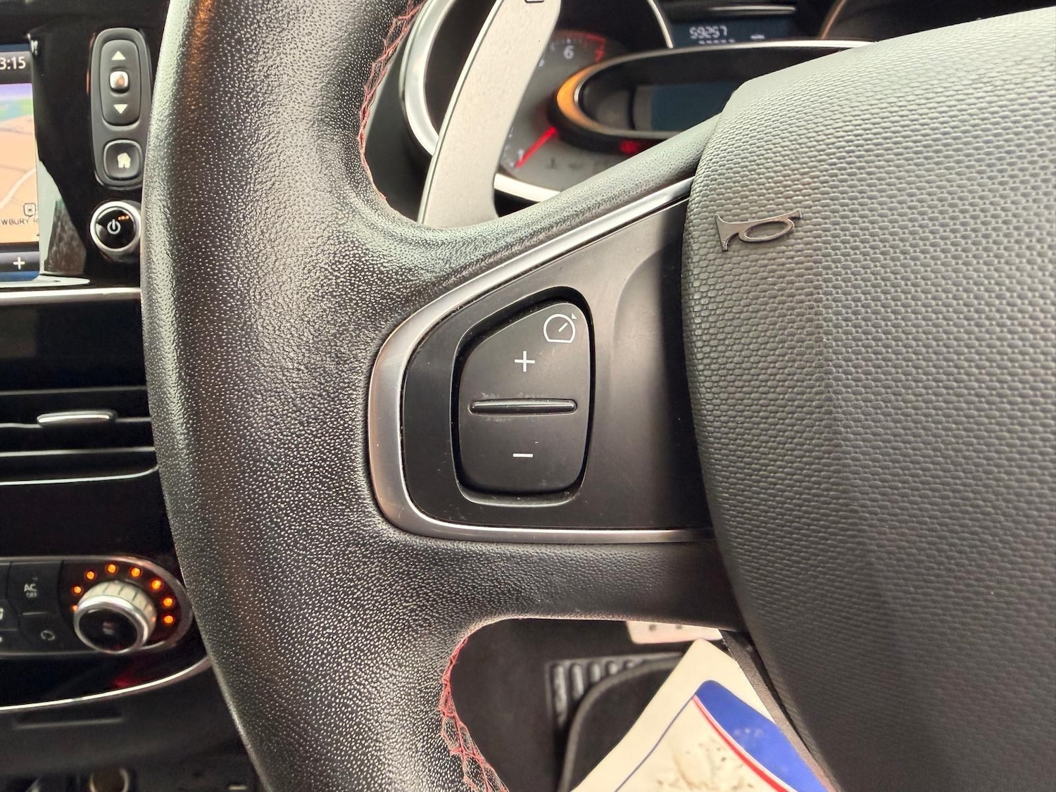 Used Renault Clio for sale - 78205359: Photo 47