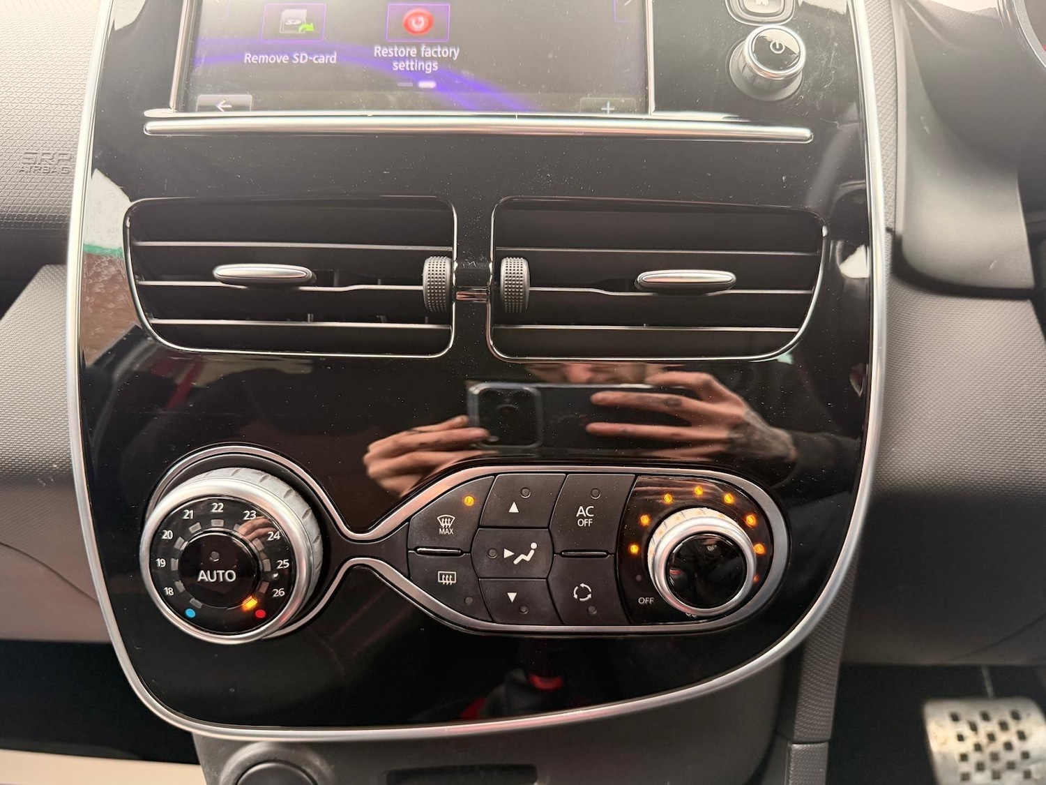 Used Renault Clio 2015 for sale - 77238435: Photo 21