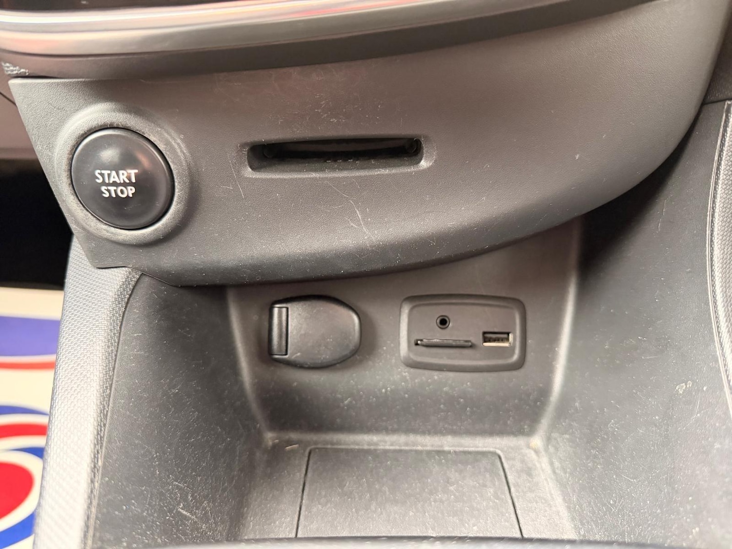 Used Renault Clio 2015 for sale - 77238435: Photo 37