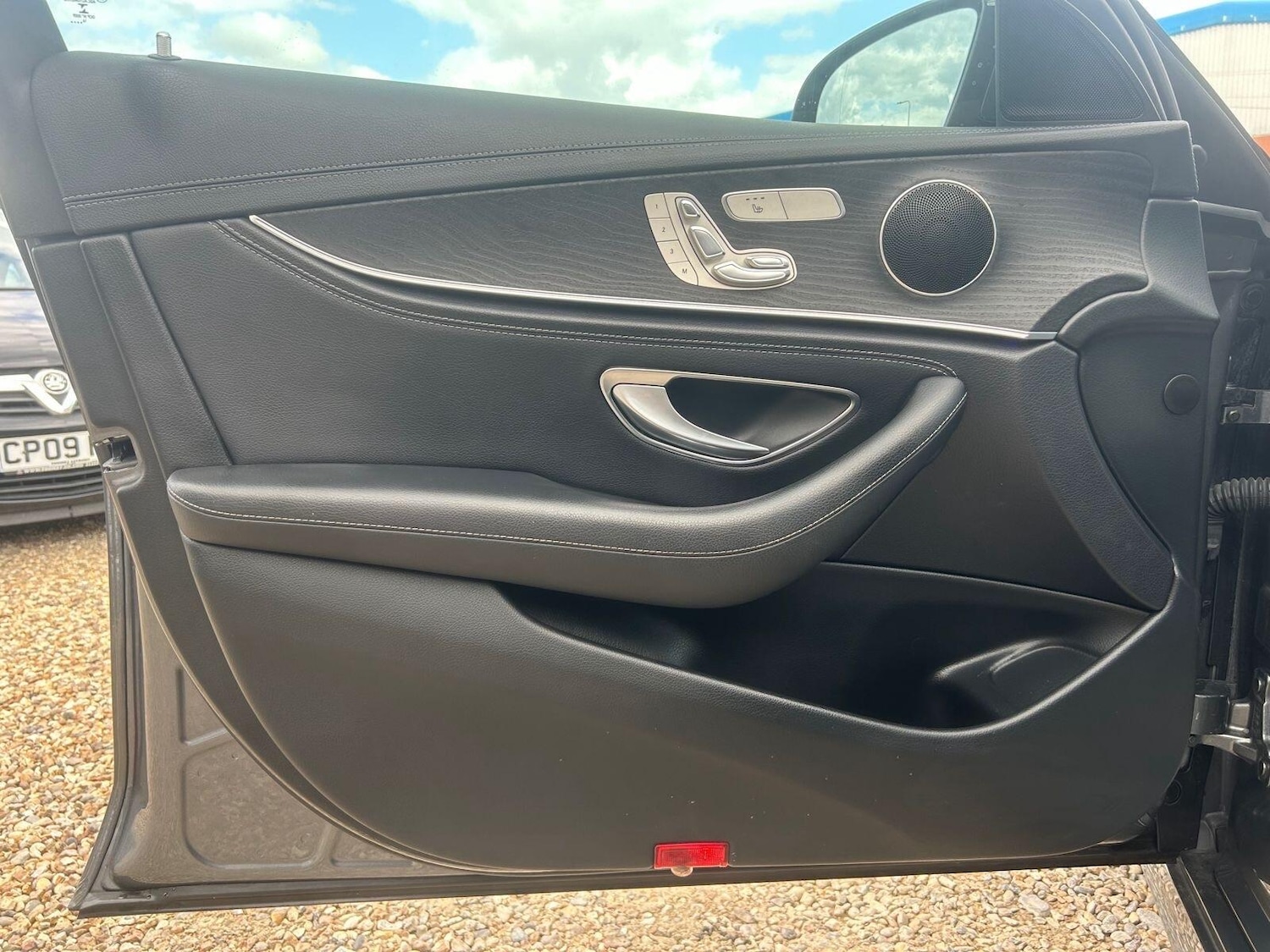 Used Mercedes-Benz E Class 2017 for sale - 76953038: Photo 38