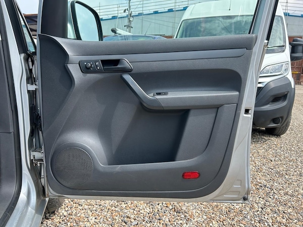 Used Volkswagen Caddy Maxi 2012 for sale - 74920677: Photo 48