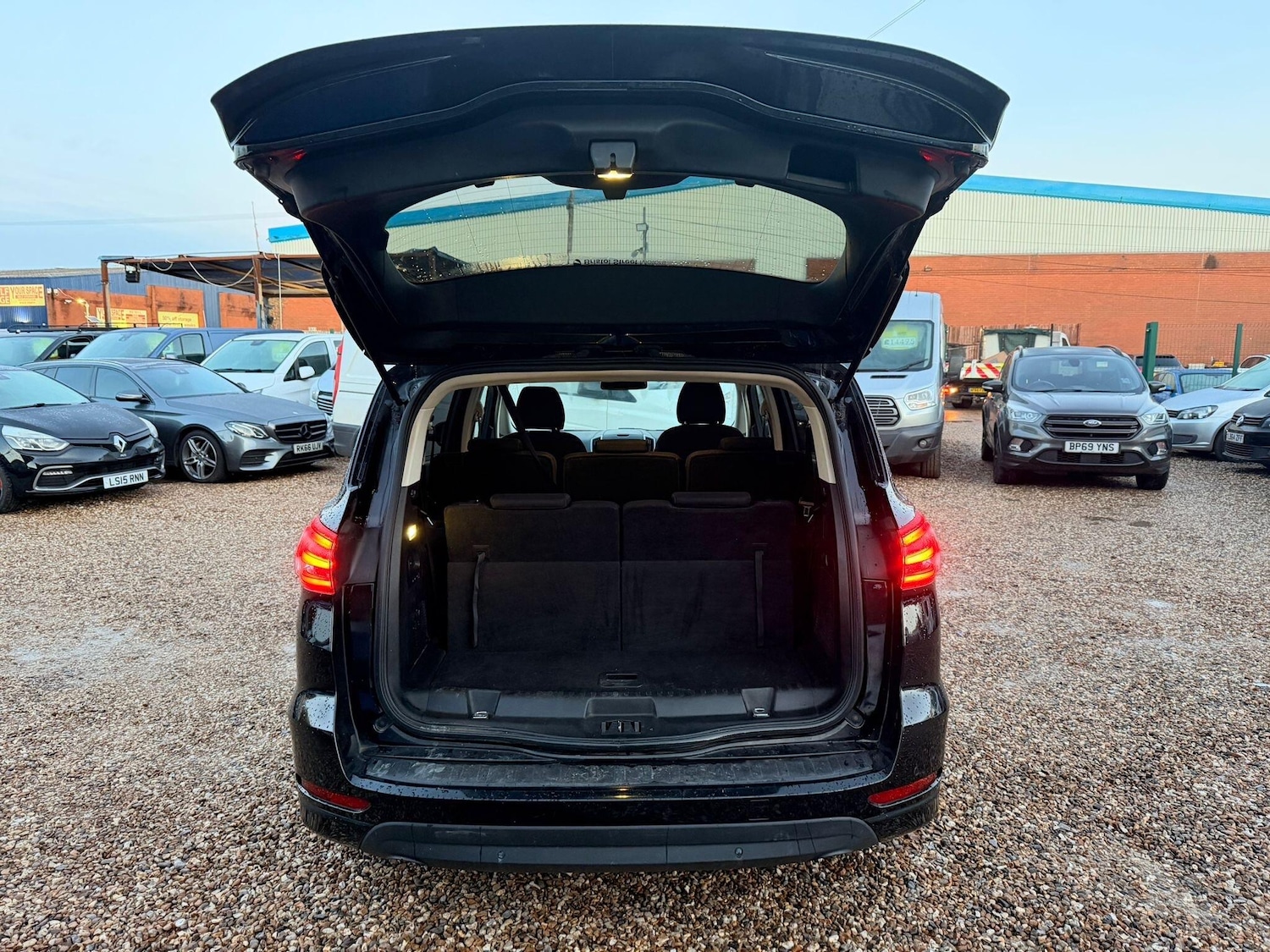 Used Ford S-Max 2017 for sale - 76824609: Photo 8