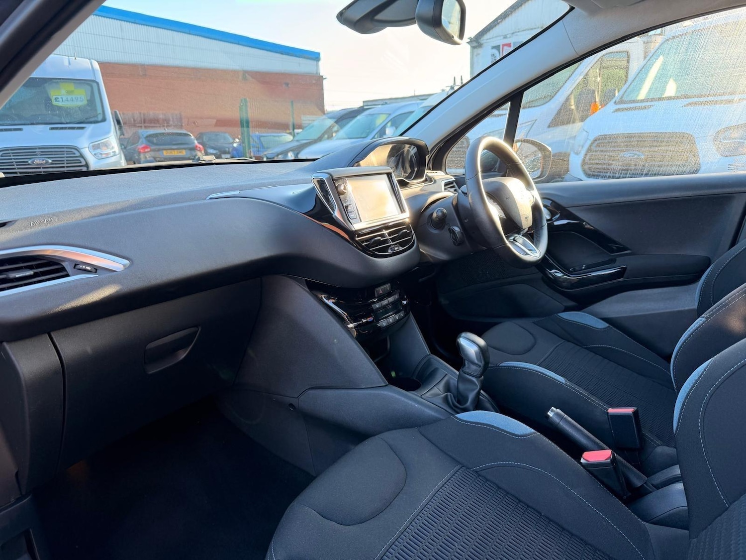 Used Peugeot 208 2015 for sale - 77097477: Photo 10