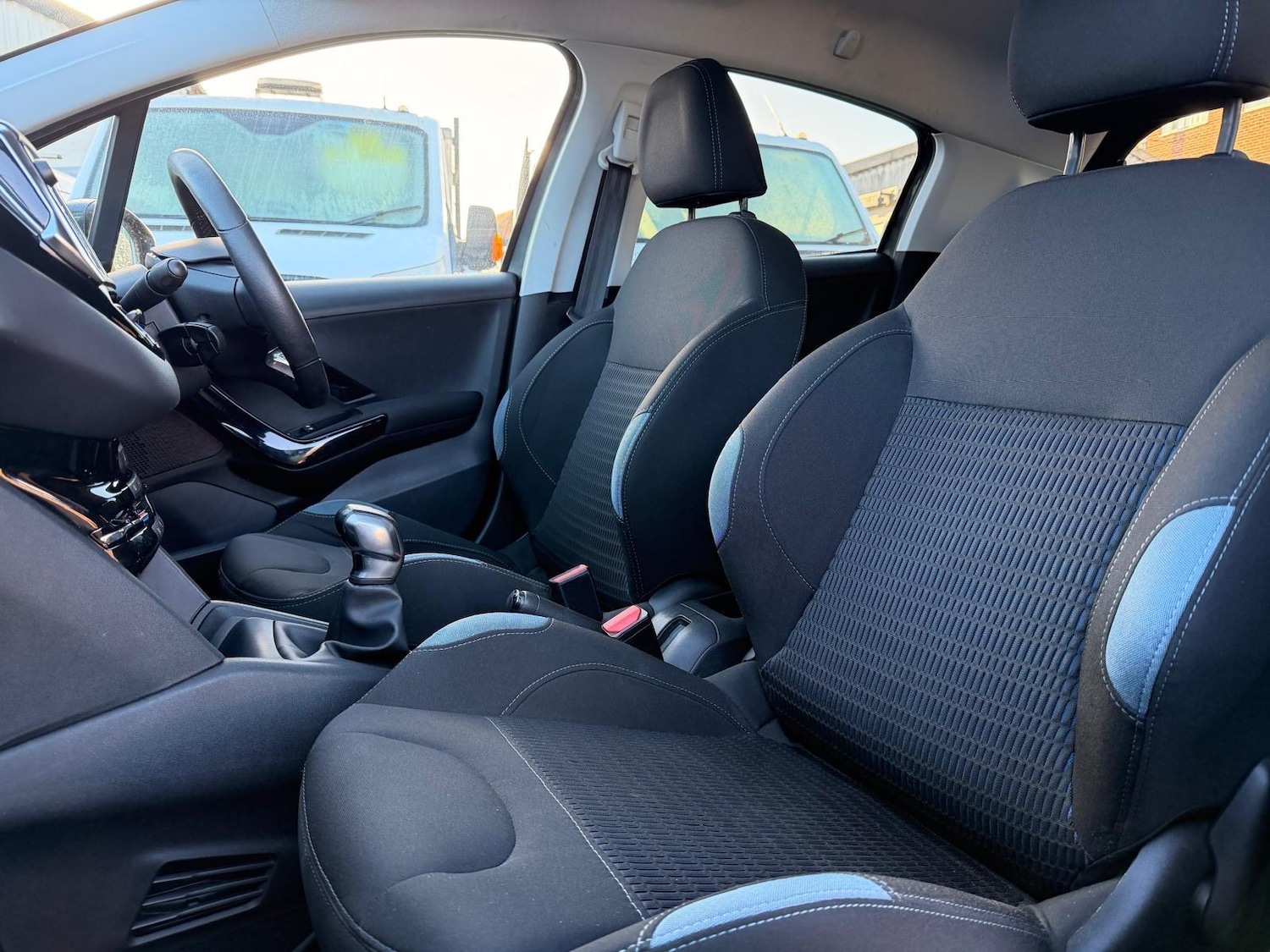 Used Peugeot 208 2015 for sale - 77097477: Photo 16