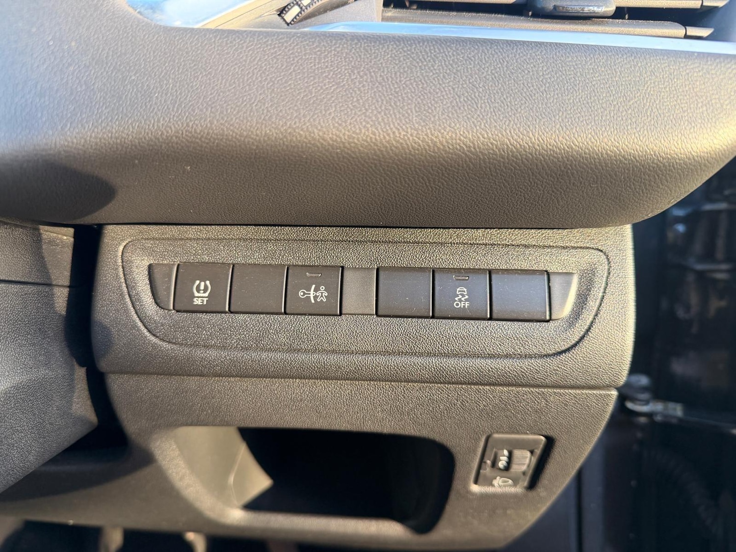 Used Peugeot 208 2015 for sale - 77097477: Photo 19