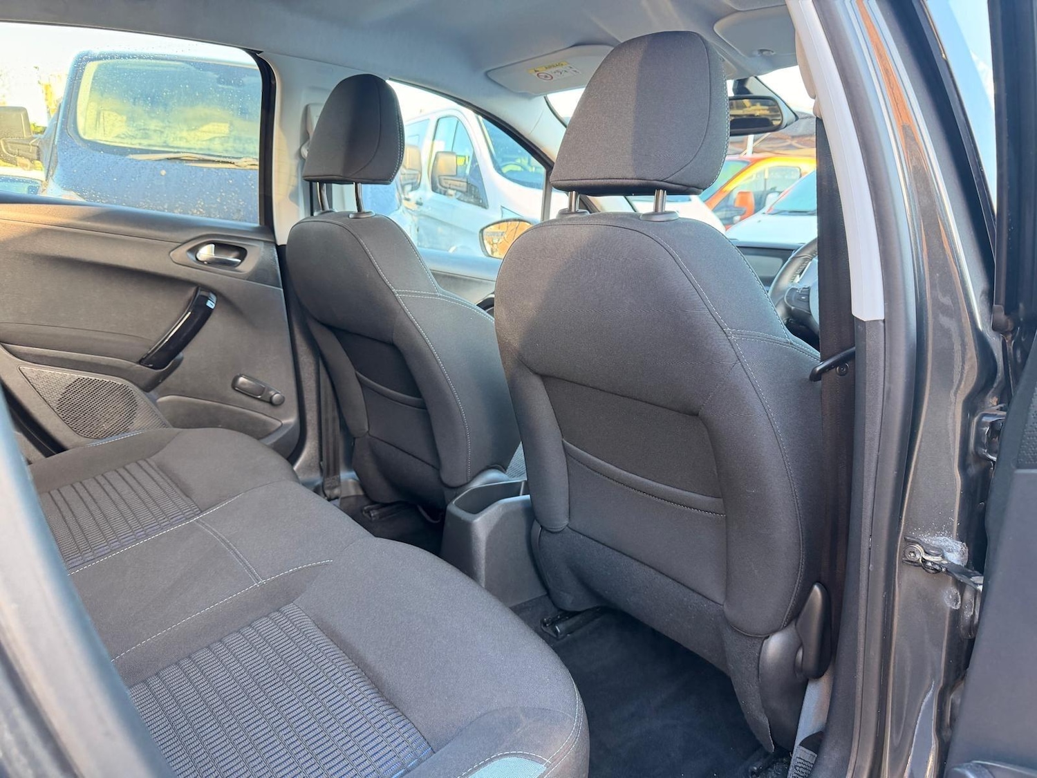 Used Peugeot 208 2015 for sale - 77097477: Photo 32