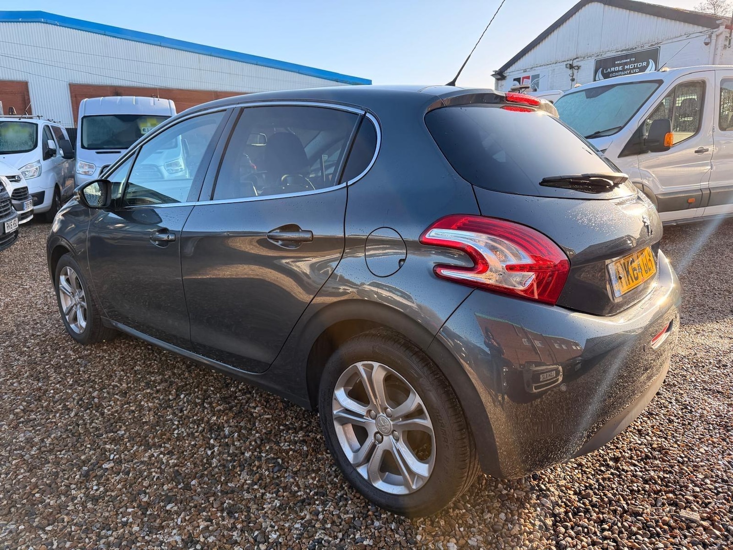 Used Peugeot 208 2015 for sale - 77097477: Photo 37