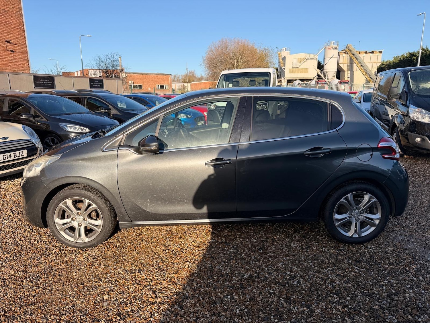 Used Peugeot 208 2015 for sale - 77097477: Photo 6