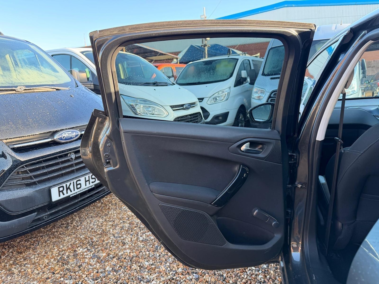 Used Peugeot 208 2015 for sale - 77097477: Photo 60