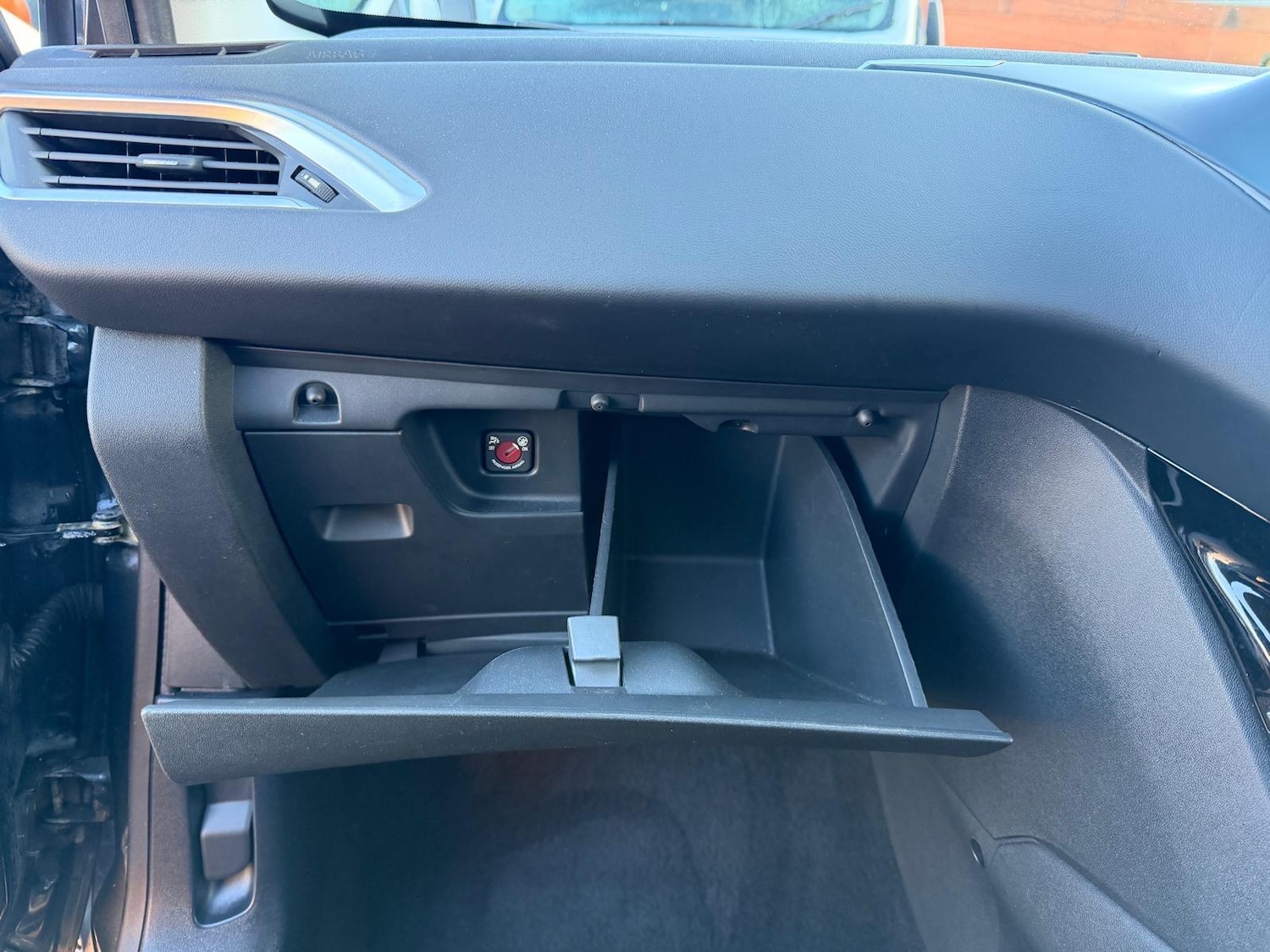 Used Peugeot 208 2015 for sale - 77097477: Photo 61