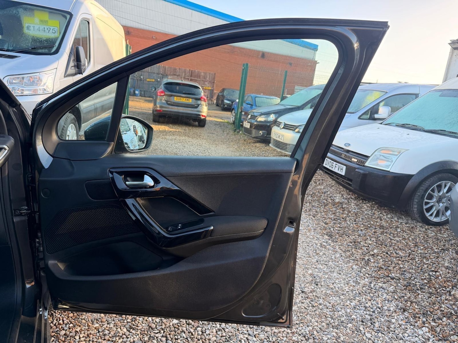 Used Peugeot 208 2015 for sale - 77097477: Photo 75