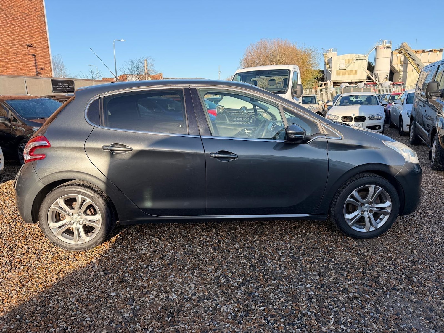 Used Peugeot 208 2015 for sale - 77097477: Photo 8