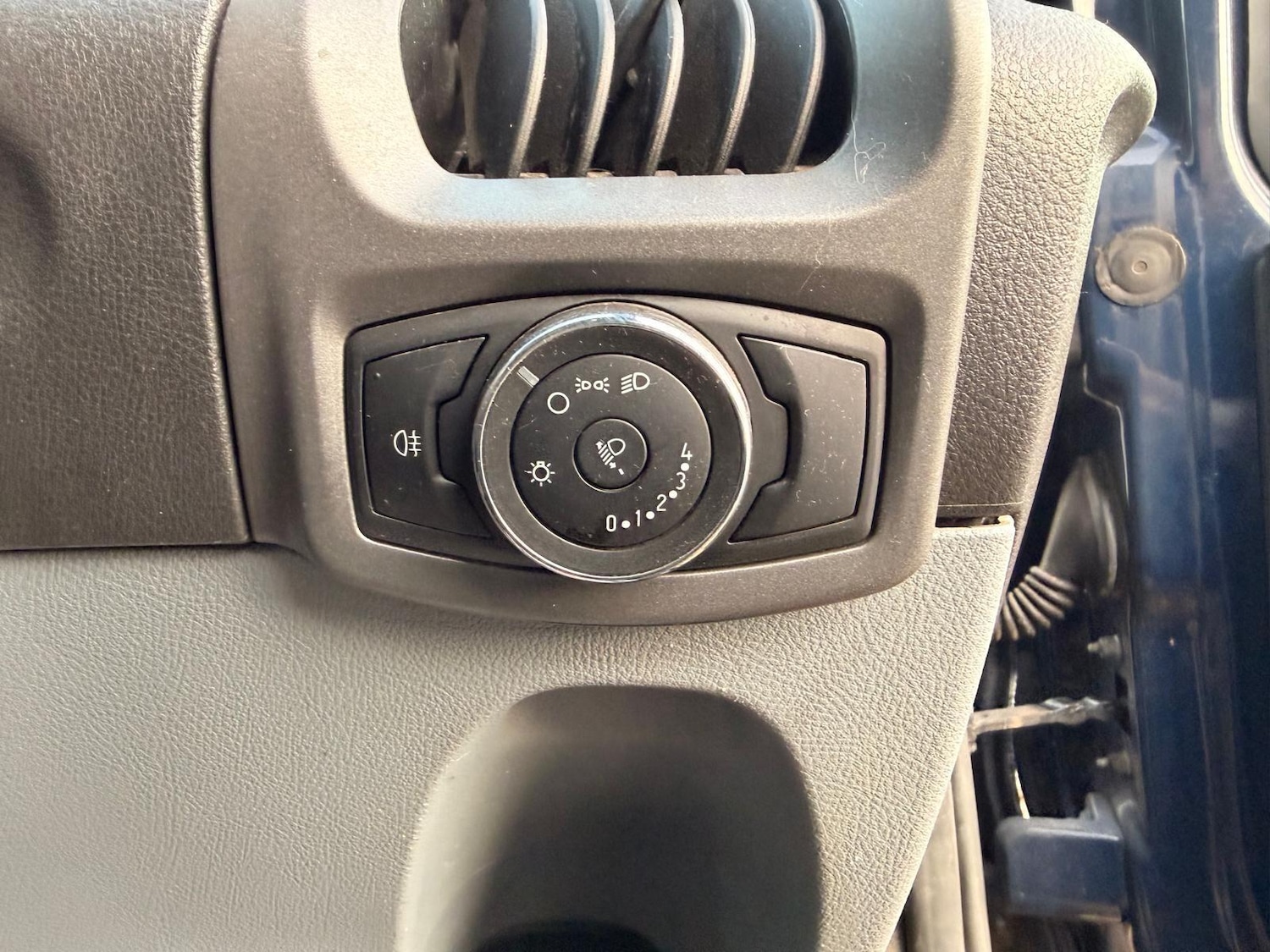 Used Ford Transit Custom 2015 for sale - 76942396: Photo 24