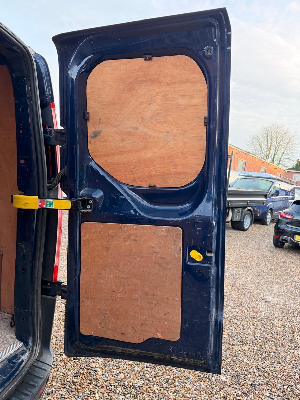 Used Ford Transit Custom 2015 for sale - 76942396: Photo 45