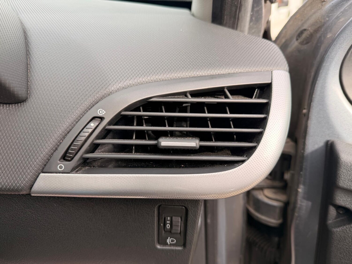 Used Peugeot 207 for sale - 77909457: Photo 42