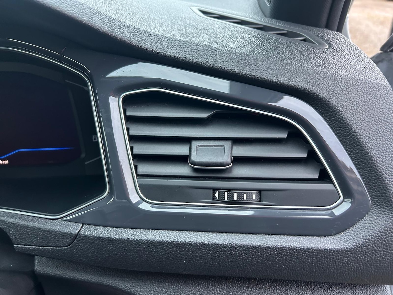 Used Volkswagen T-Roc 2019 for sale - 76473913: Photo 67