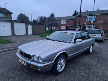 1999 - XJ8 3.2 4dr Auto