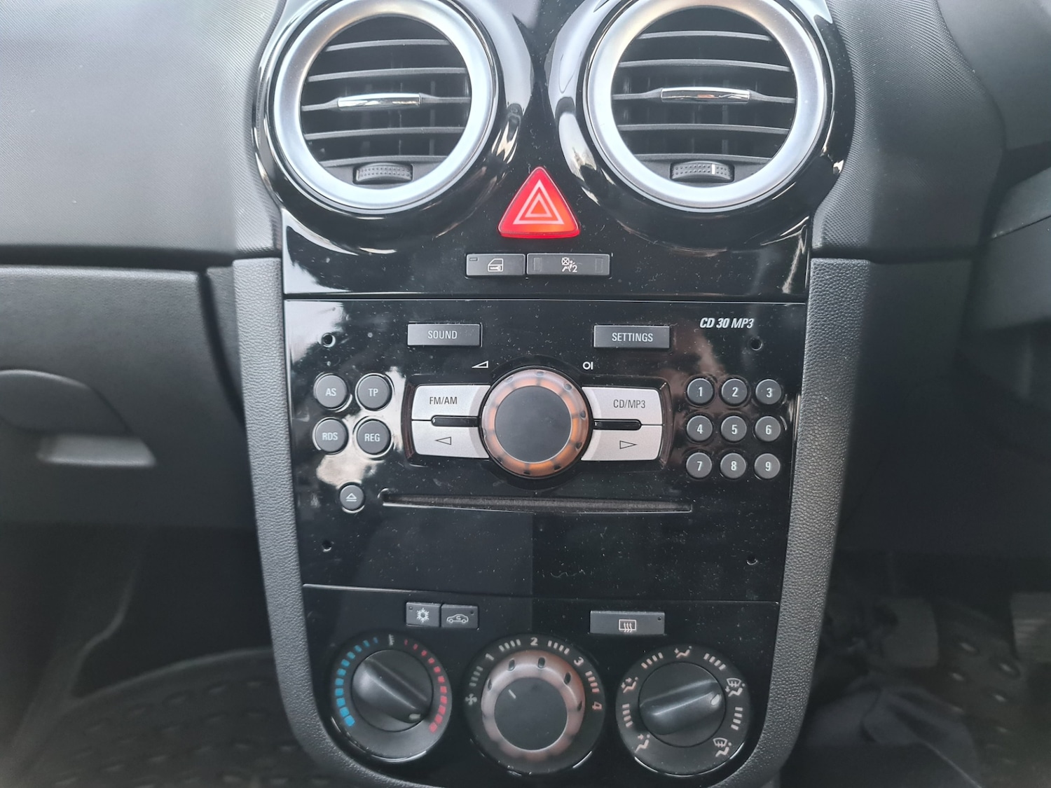 Used Vauxhall Corsa 2008 for sale - 77261706: Photo 8