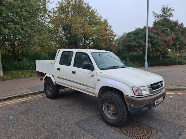 Used Toyota Hilux 2002 for sale - 76250767: Photo 2