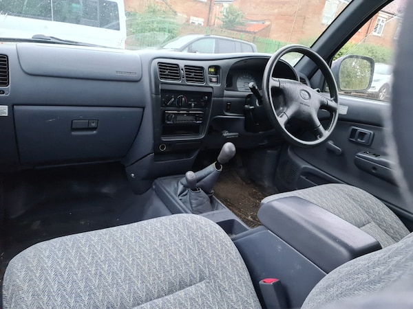 Used Toyota Hilux 2002 for sale - 76250767: Photo 9