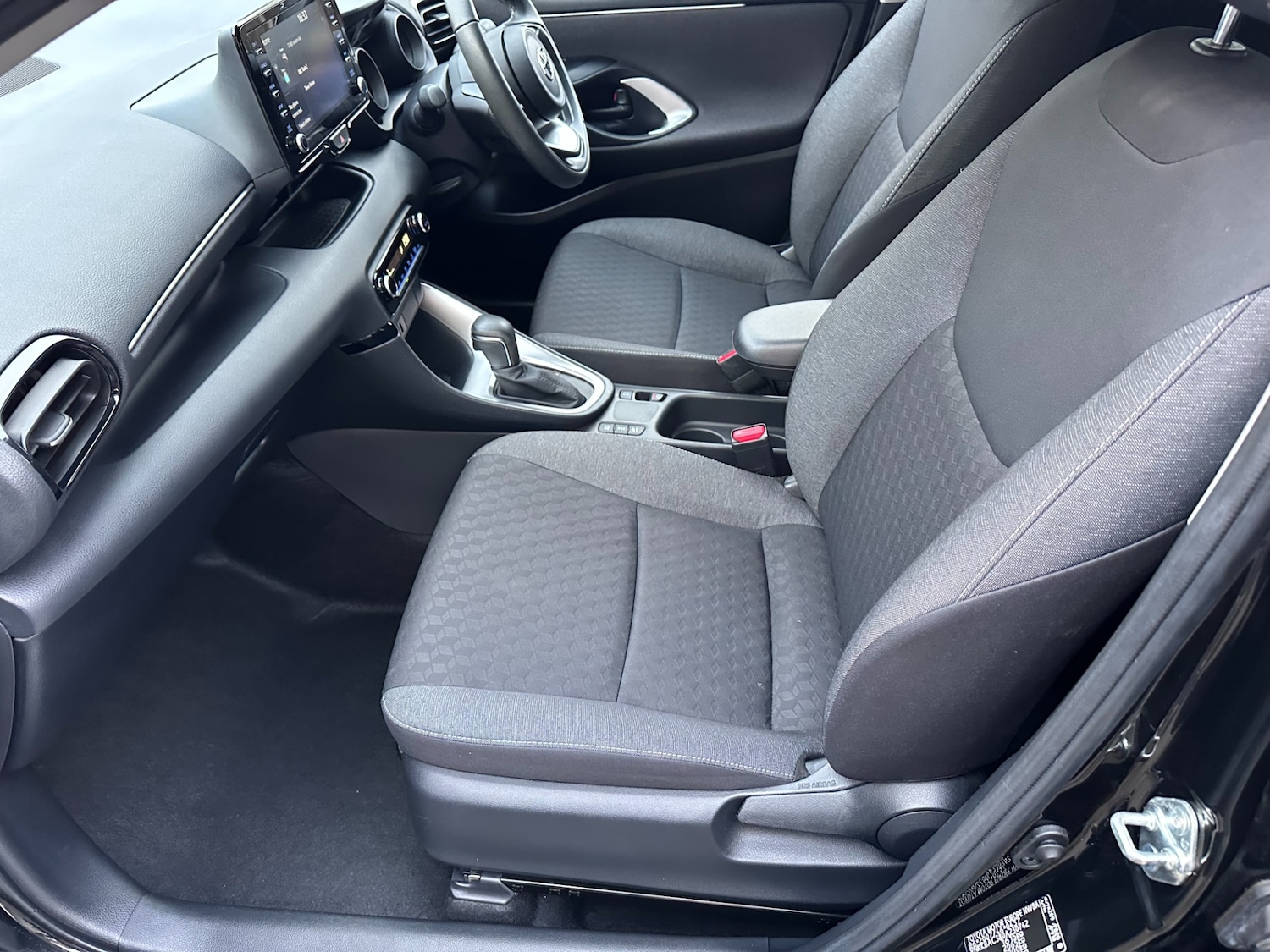 Used Toyota Yaris 2022 for sale - 76507843: Photo 28