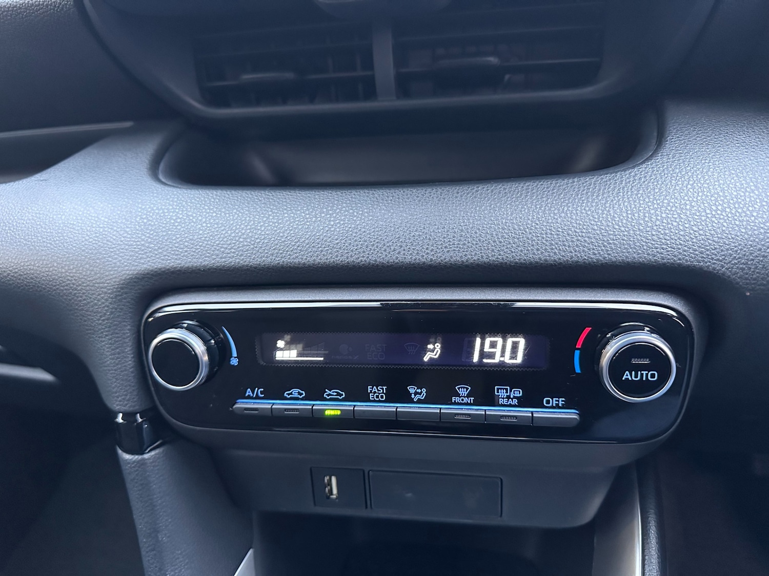 Used Toyota Yaris 2022 for sale - 76507843: Photo 47