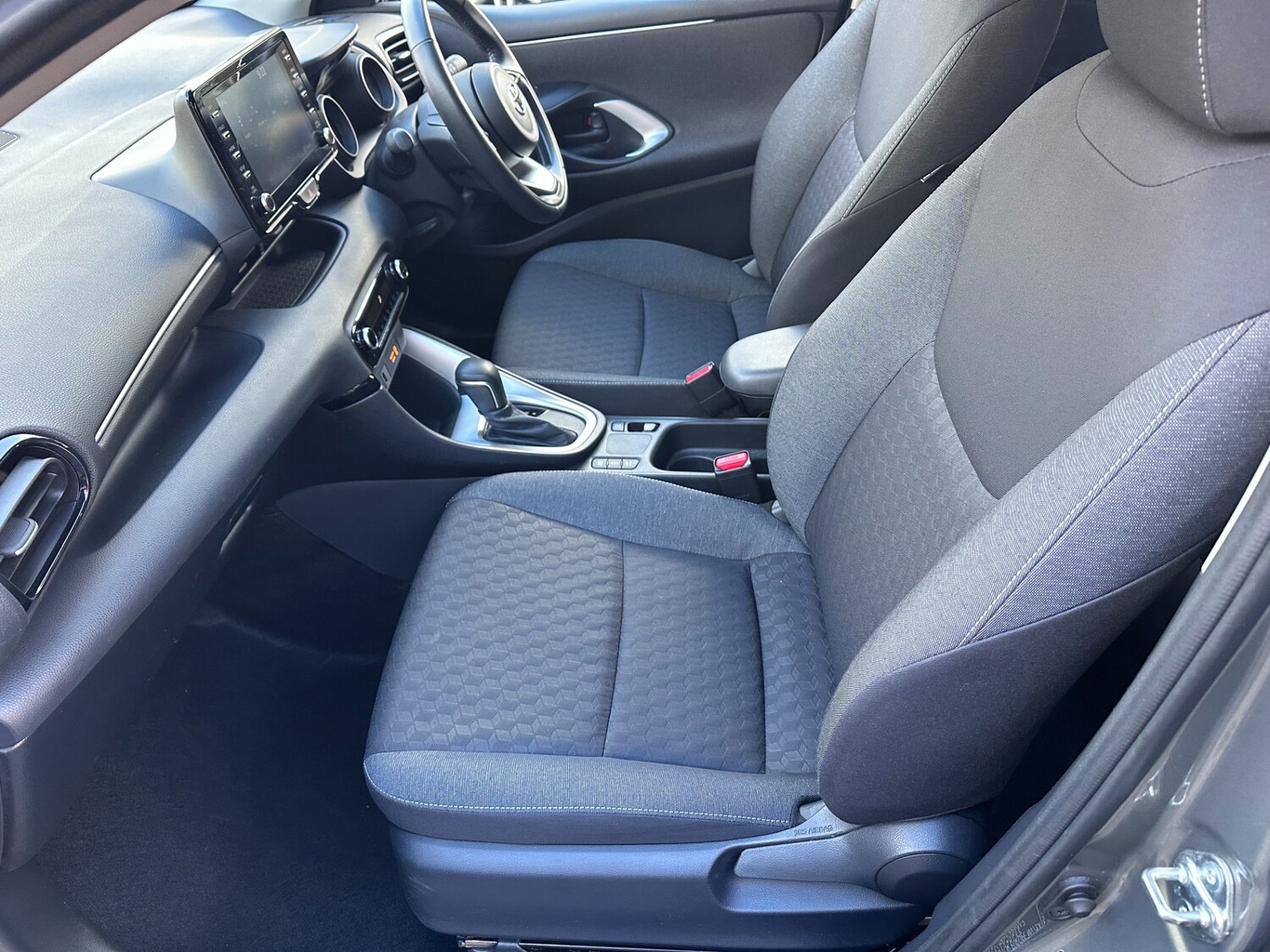 Used Toyota Yaris 2022 for sale - 76353590: Photo 18