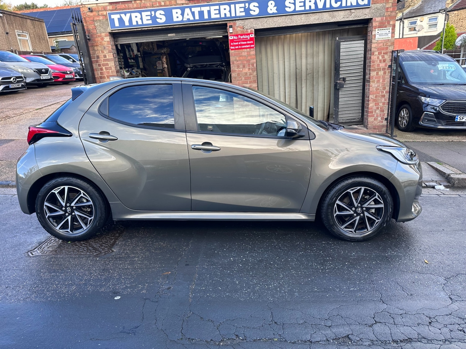 Used Toyota Yaris 2022 for sale - 76353590: Photo 2